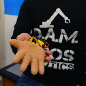 MIMIC.HA la mano robotica progettata dalla D.A.M. Bros Robotics