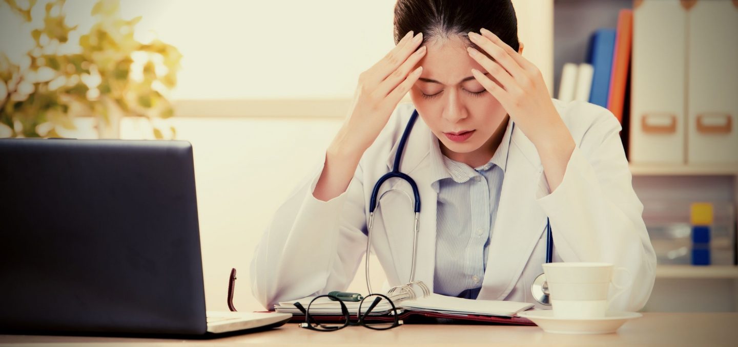 Chi pensa alla salute mentale del medico?