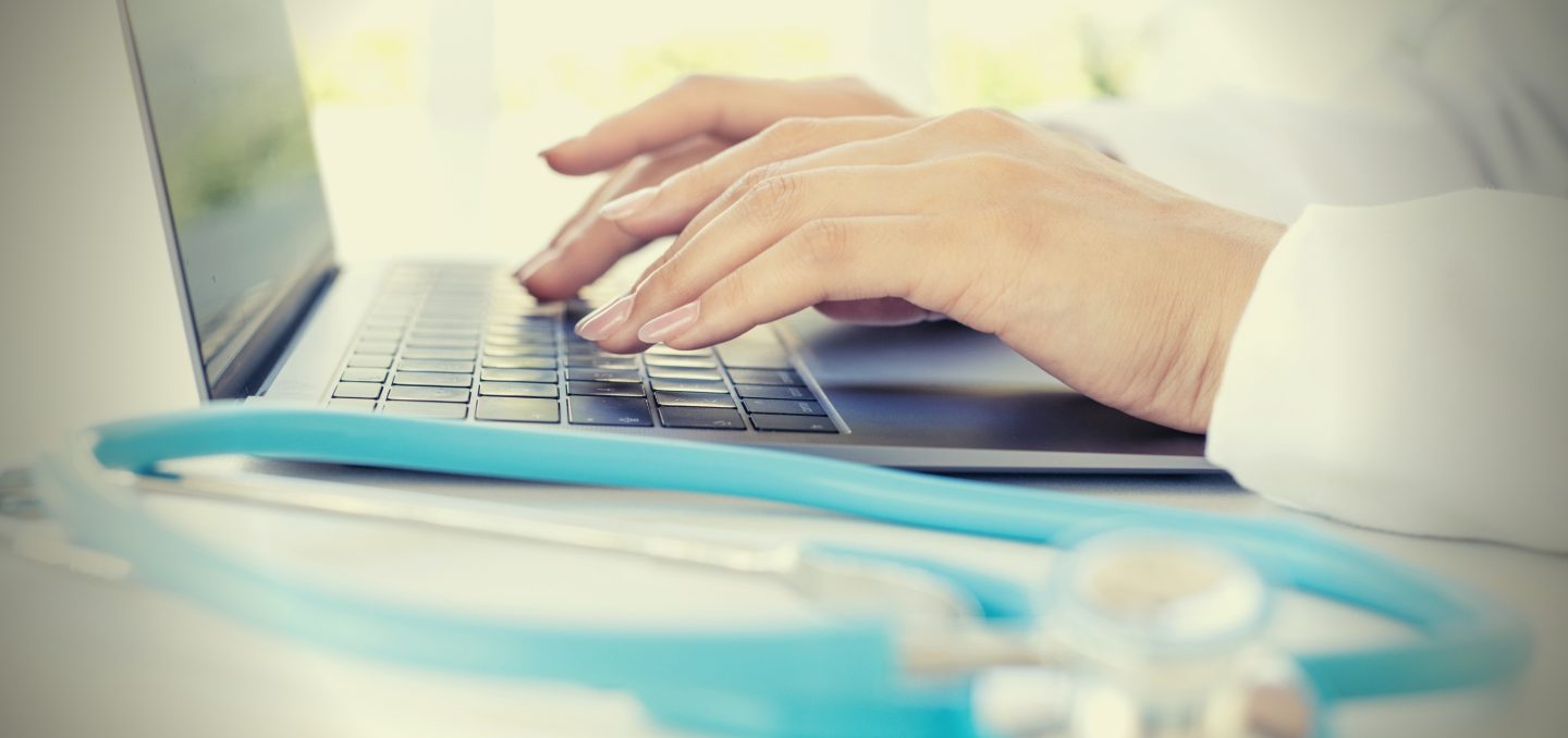 WhatsApp, social, e-mail tra medico e paziente cardiopatico