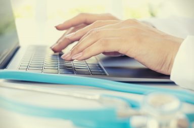 WhatsApp, social, e-mail tra medico e paziente cardiopatico